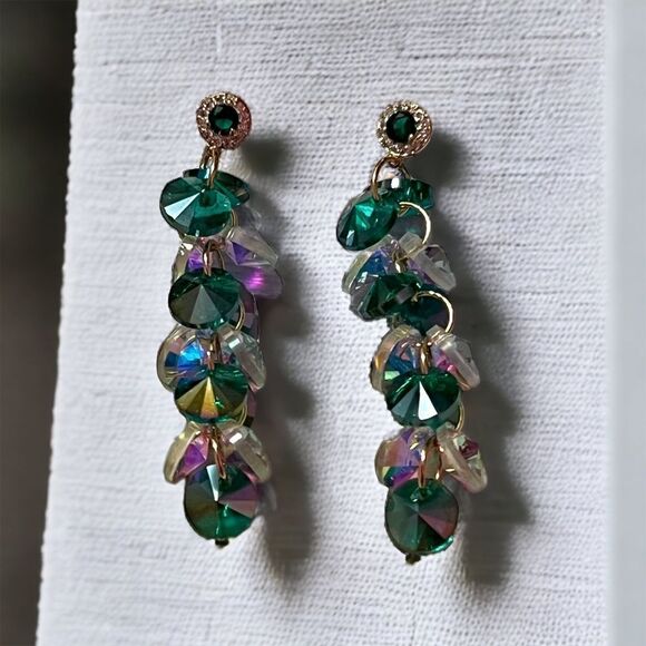 Brand New Green Crystals Cluster Dangle Earring - Picture 1 of 4